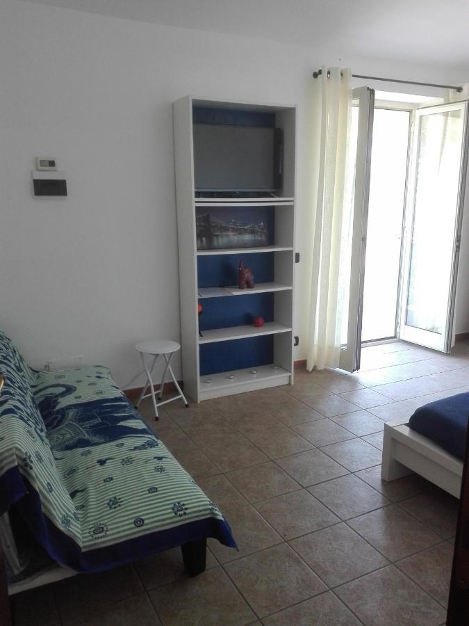 A Santy'S Roomsbagno Condiviso Shared Both2Piano No Lift No Shuttle -No Pasti No Meal,- A Pagamento Air Condit For A Fee Extra Bed For A Fee-Letto Extra A Pagamento -3 Minuti A Piedi Da Bus Per Fiera Di Roma Fiumicino Exterior photo